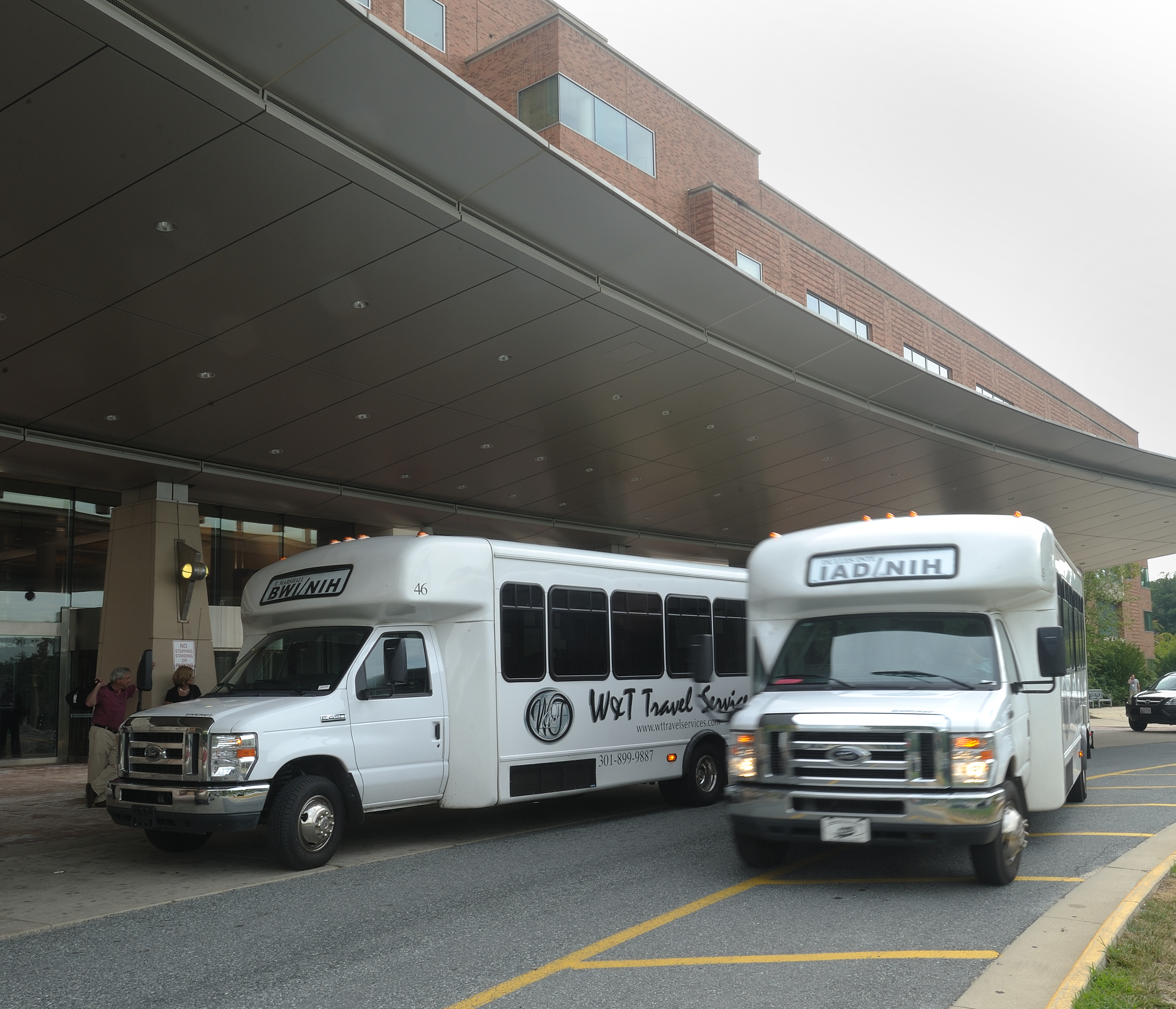 NIH Shuttles infront of the Clinical Center